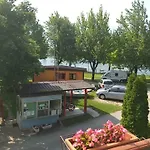 Au De *