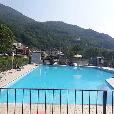 Semesterpark Camping Hotel Au Lac De Como Sorico